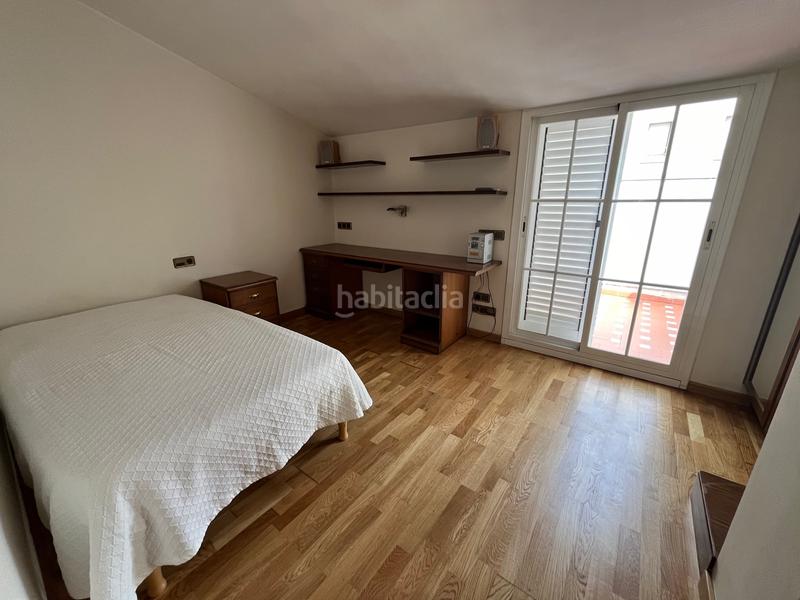 Foto 1af836bb-0c8b-42c8-bbe1-85698b9fea48. Casa espectacular casa en carrer ramon batlle con terraza, patio y tres balcones, en Barcelona