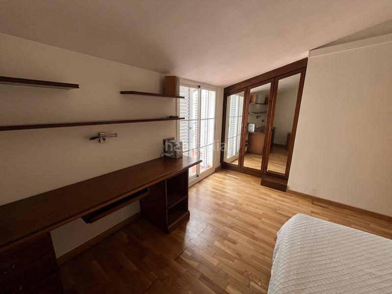 Foto 3884df3d-802f-4334-9bf6-4da6df2871b1. Casa espectacular casa en carrer ramon batlle con terraza, patio y tres balcones, en Barcelona
