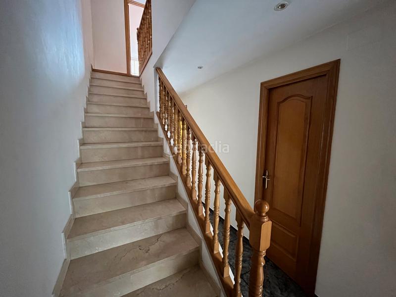 Foto 3de947c4-39da-4a5e-ab07-bb5b5205d93b. Casa espectacular casa en carrer ramon batlle con terraza, patio y tres balcones, en Barcelona