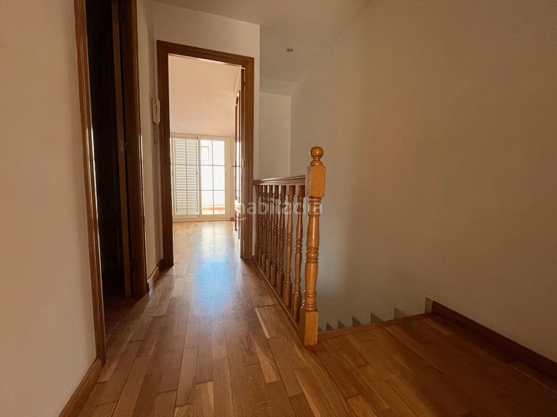 Foto 467d7038-0a67-402b-9648-daa71f131cef. Casa espectacular casa en carrer ramon batlle con terraza, patio y tres balcones, en Barcelona