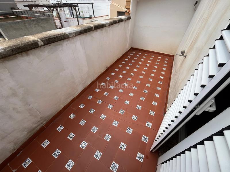 Foto b6ceeda5-3850-4e89-8a41-31341ac73b8a. Casa espectacular casa en carrer ramon batlle con terraza, patio y tres balcones, en Barcelona