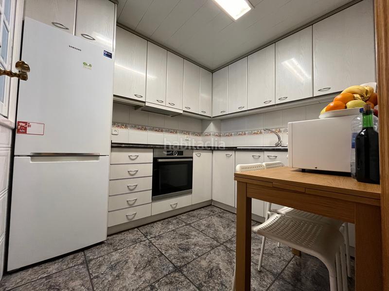 Foto bf1abf35-b1cf-4b36-8e3c-ac5b9cffcd33. Casa espectacular casa en carrer ramon batlle con terraza, patio y tres balcones, en Barcelona