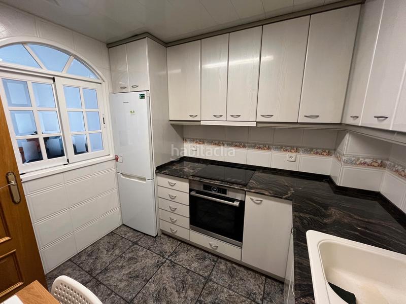 Foto f725fc42-7920-48ae-9e26-51c0e56de024. Casa espectacular casa en carrer ramon batlle con terraza, patio y tres balcones, en Barcelona
