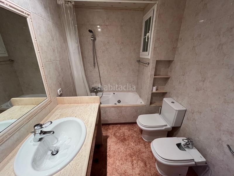 Foto f78b8a97-8fe8-4a90-b3f3-51211e96e6b8. Casa espectacular casa en carrer ramon batlle con terraza, patio y tres balcones, en Barcelona