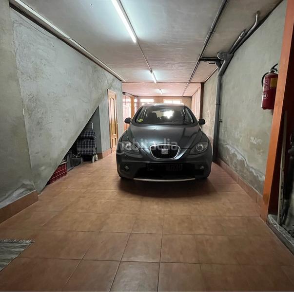 Foto fb4994ba-2312-4b2e-849b-7b95ff958410. Casa espectacular casa en carrer ramon batlle con terraza, patio y tres balcones, en Barcelona