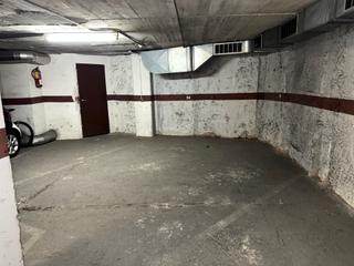 Autoparkplatz  Carrer de trinxant. Parquin grande. planta menos dos. puerta automtica. acceso por