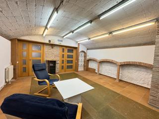 Local commercial  Plaça del mercat. Local en plaça del mercat- parc del clot