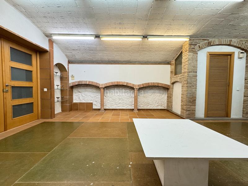 Foto a0aebe3d-b7d2-4334-bd41-bcfbbd79414f. Local comercial local en plaça del mercat- parc dEl Clot en Barcelona