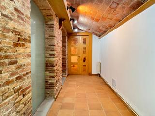 Geschäftsraum  Plaça del mercat. Local en plaça del mercat- parc del clot