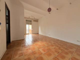 Appartement  Carrer de l'encuny. Piso para actualizar a tu gusto en la zona franca