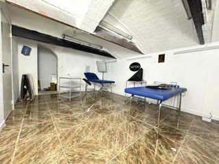 Local Comercial  Carrer de rossend nobas. Local en calle peatonal en el corazon del clot