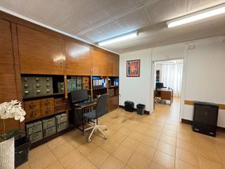 Local Comercial  Carrer del clot. Local en zona muy comercial frente a la plaza del mercado del cl