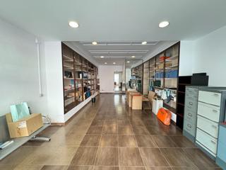 Local commercial  Carrer del clot. Local en zona muy comercial frente a la plaza del mercado del cl