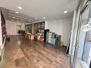 Local Comercial  Carrer del clot. Local en zona muy comercial frente a la plaza del mercado del cl