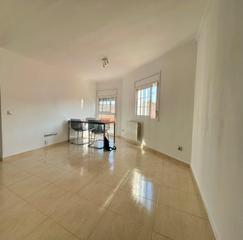 Pis  Carrer de l'olivera de sistrells. Piso en venta en badalona