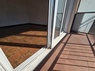 Pis  Carrer de mallorca. Planta 7ª con ascensor, exterior orientado mar con mucho sol.