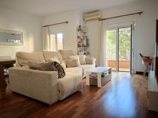 Pis  Carrer de can ros. Piso reformado con 2 habitaciones y amplio salon con salida a te