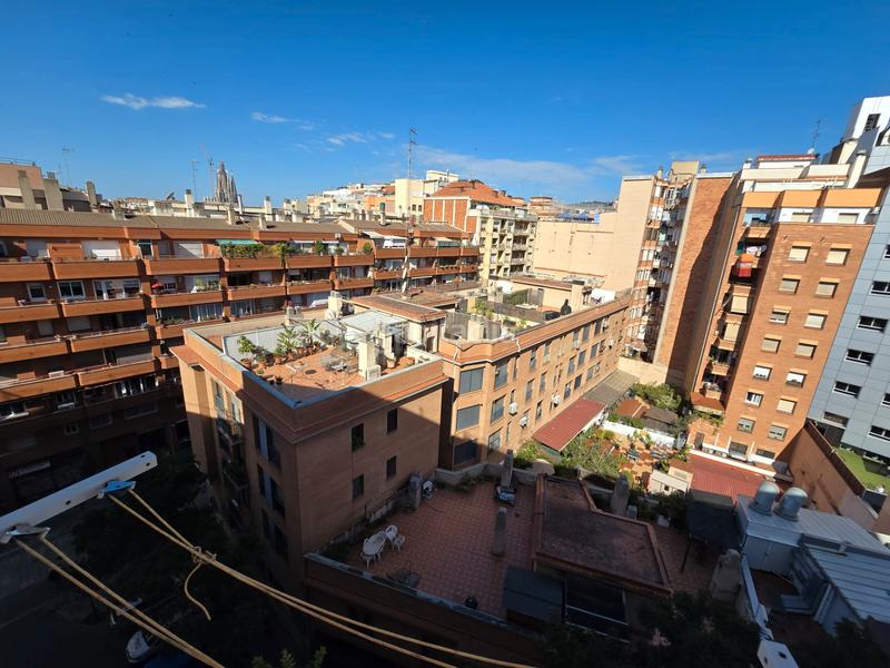 Foto 1f038c77-e8df-4649-a14f-c14f78342842. Piso en El Camp de l´Arpa del Clot Barcelona