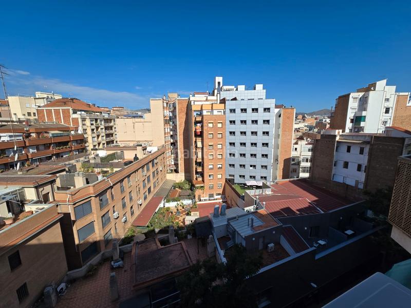 Foto b8760f6a-8551-40b6-82a4-d6b8d46c6b32. Piso en El Camp de l´Arpa del Clot Barcelona