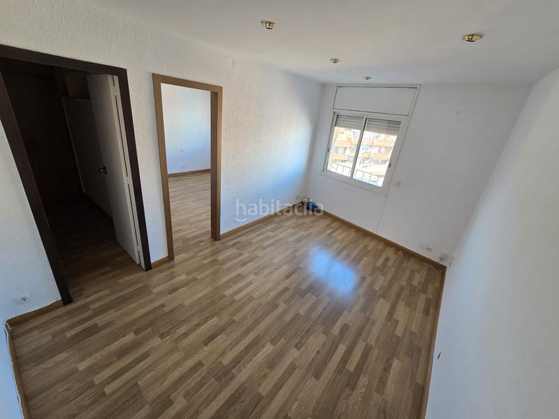 Foto f0b06c72-cfcd-412f-b7a7-fd045d1e471e. Piso en El Camp de l´Arpa del Clot Barcelona