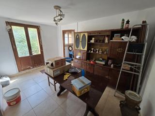 Flat in Carrer de l'allada-vermell 13. Piso sin pasillo, 4ª planta sin ascensor.