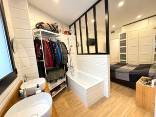 Etagenwohnung  Carrer de rafael capdevila. Piso completamente reformado, junto al metro de clot.
