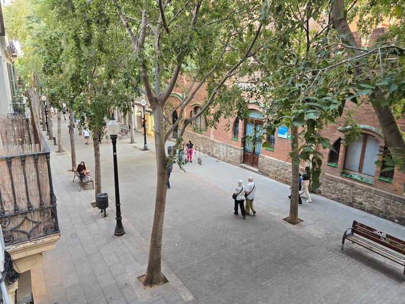 Foto be8b6b03-b71d-457a-a607-0c6af72bda66. Piso finca de obra vista, junto a calle rogent. en Barcelona