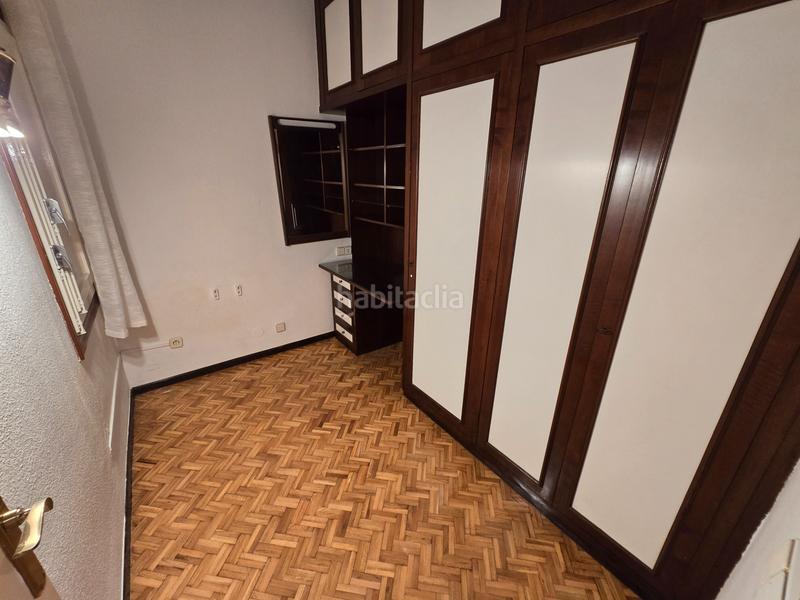 Foto e3beed00-71d0-46e9-b625-2375a8ed009c. Piso finca de obra vista, junto a calle rogent. en Barcelona