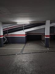 Autoparkplatz  Carrer de dalmau. Parking para coche y moto