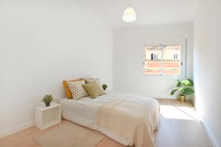 Appartement  Carrer de coll i vehí. Piso orientado mar, metro linea 5 camp de l'arpa.