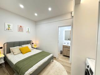 Appartement à Carrer de joan de peguera 51. Piso completamente reformado en camp de l'arpa.