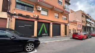 Location Local commercial  Carrer de gènova. Local con vado de 750 metros en dos plantas
