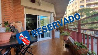 Appartement  Carrer de la indstria. Piso 4 habitaciones, balcn amplio y parking opcional.