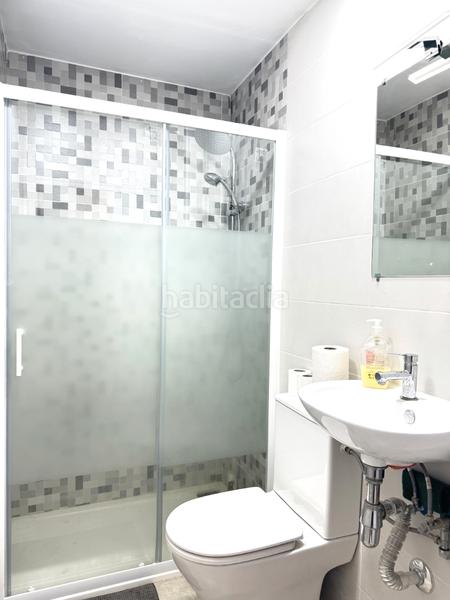 Foto 0756d4d9-bae0-42f0-9400-49426a396255. Local comercial a El Camp de l´Arpa del Clot Barcelona