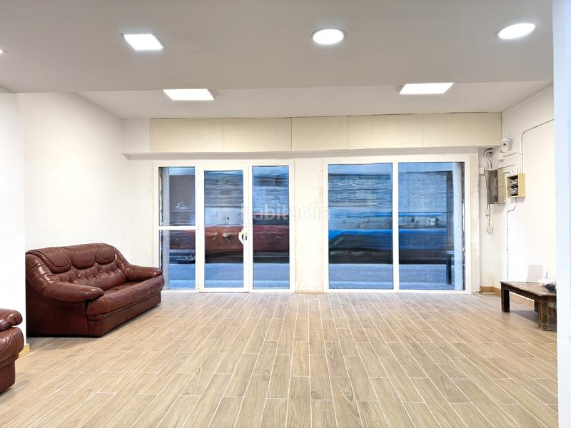 Foto 5e71989d-1bbb-4071-aa75-f4388f8623d9. Local comercial a El Camp de l´Arpa del Clot Barcelona