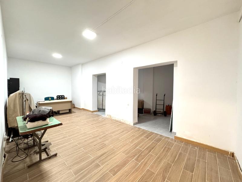 Foto b2af7a94-d3b1-4996-98d2-e3aedf55326a. Local comercial a El Camp de l´Arpa del Clot Barcelona