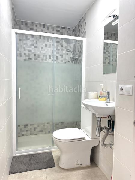 Foto b7742f3a-c82d-48da-9940-f11746dea7db. Local comercial a El Camp de l´Arpa del Clot Barcelona