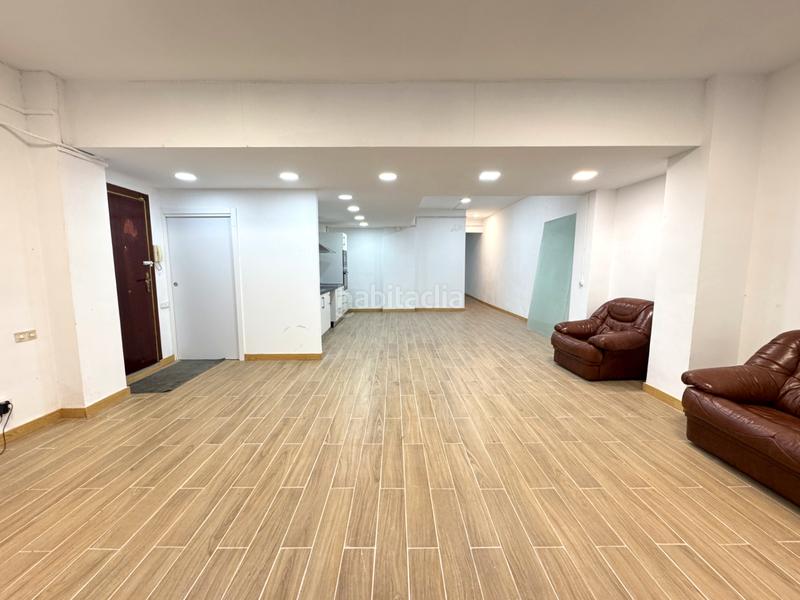Foto b8b03cb8-0277-460a-b345-01722fbc6732. Local comercial a El Camp de l´Arpa del Clot Barcelona