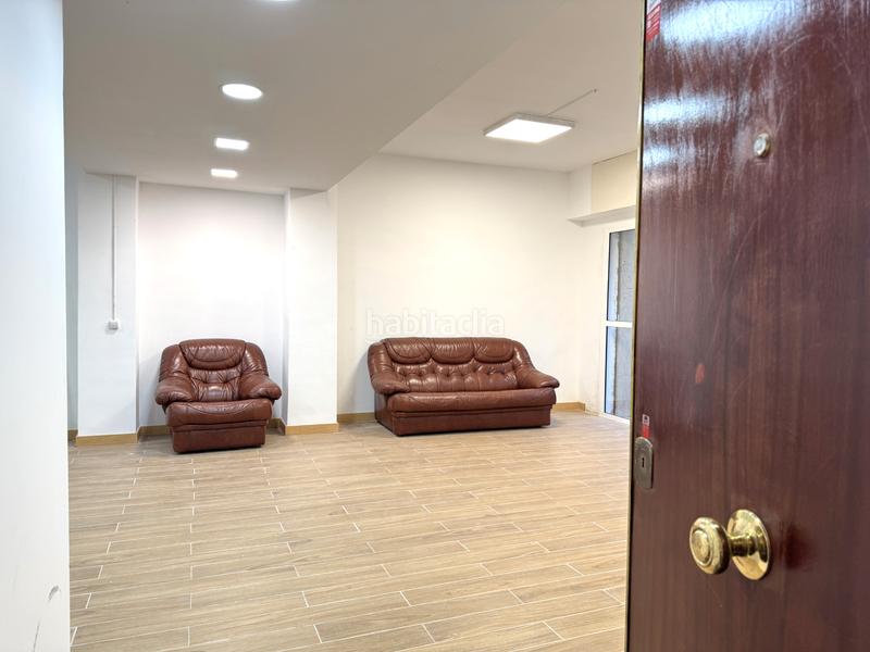 Foto cb52fbb2-c2fa-4ca0-b317-0ed9adb4d98d. Local comercial a El Camp de l´Arpa del Clot Barcelona