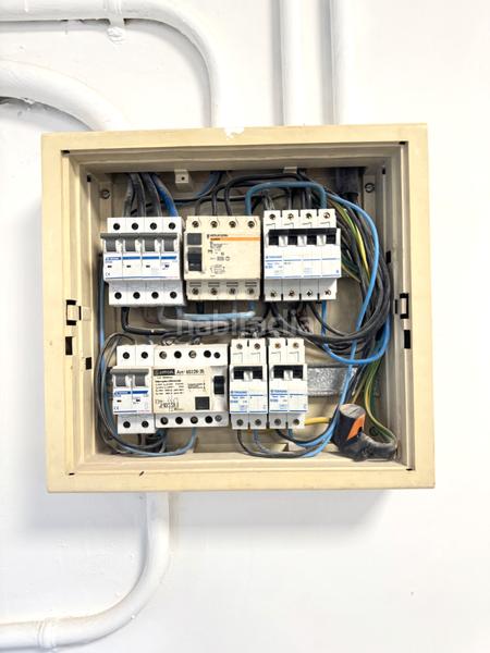 Foto dc06118b-8aa4-4885-8a52-6f57b58b5cfb. Local comercial a El Camp de l´Arpa del Clot Barcelona