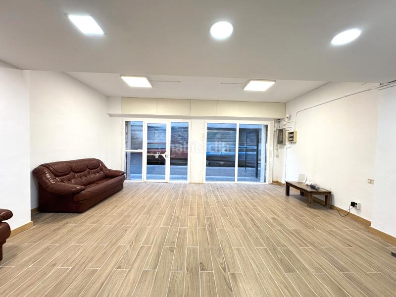 Foto e0c3e3e9-31bf-4783-a657-3b7e0fdb3035. Local comercial a El Camp de l´Arpa del Clot Barcelona