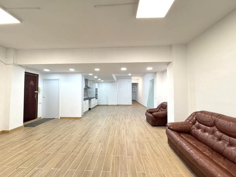 Foto e13b521f-4803-49ce-9720-a354bb3249af. Local comercial a El Camp de l´Arpa del Clot Barcelona