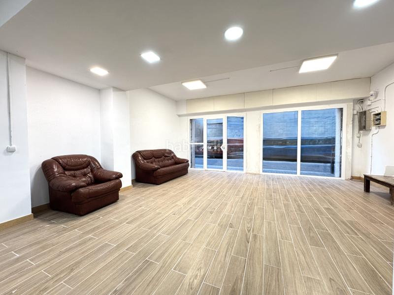 Foto e2563716-b791-4471-b0db-250b2a098939. Local comercial a El Camp de l´Arpa del Clot Barcelona