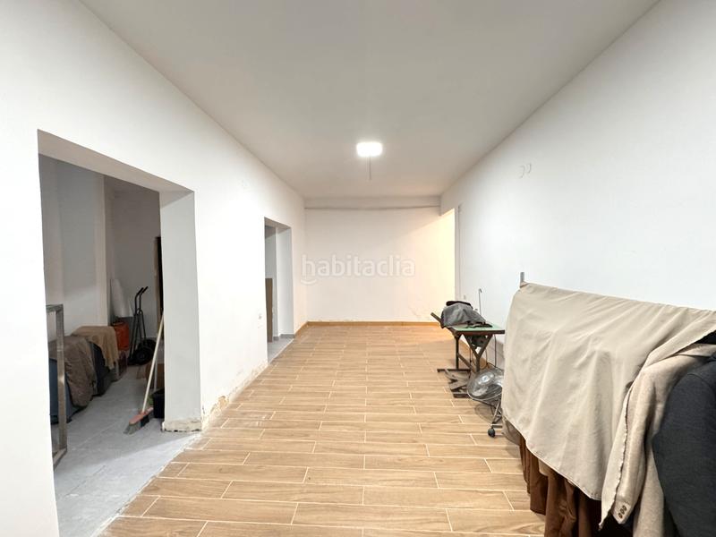 Foto f62b4eb4-ae6f-46ba-aeb4-97402741ba54. Local comercial a El Camp de l´Arpa del Clot Barcelona