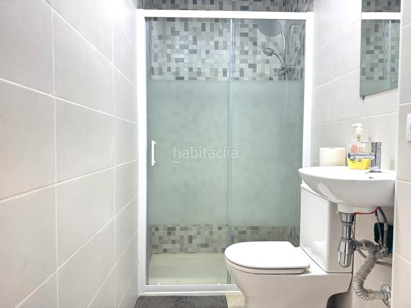 Foto f7947cc5-2b46-43e7-b45b-5a4f6c9f4bb2. Local comercial a El Camp de l´Arpa del Clot Barcelona