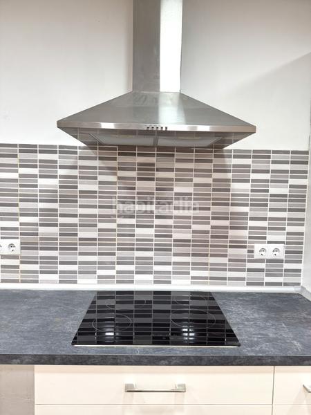 Foto fe95bd99-b8cb-48f5-b76c-8c524d540dbe. Local comercial a El Camp de l´Arpa del Clot Barcelona