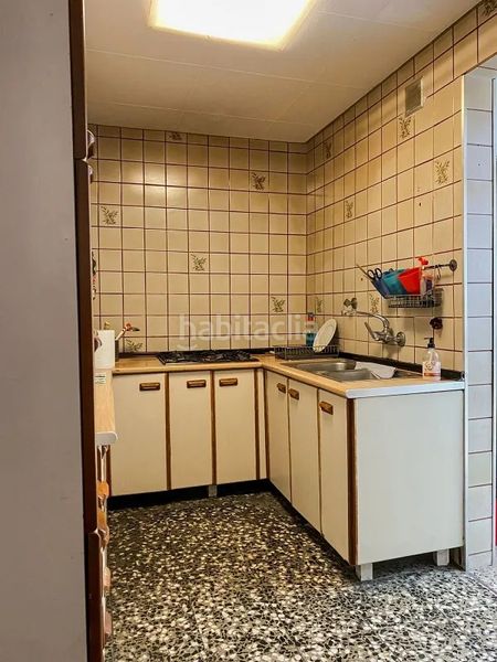 Foto fa6955e7-0f70-49d3-bed2-25fcf9d65b61. Pis amb xemeneia calefacció a Sant Martí de Provençals Barcelona