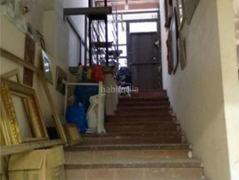 Foto 3c54e97f-486f-4730-abdc-7b6439b748a3. Local comercial a Prosperitat Barcelona