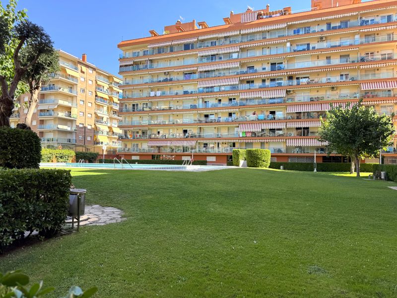 Foto 4d0d884a-618d-4e47-aeae-3673d31b0ee6. Pis amb piscina a Santa Susanna