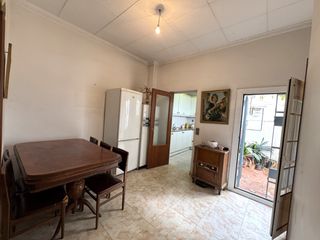 Etagenwohnung  Carrer de las navas de tolosa. Planta baja con patio a reformar